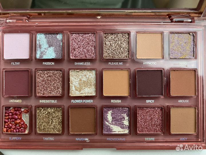 Палетка теней Huda Beauty Naughty