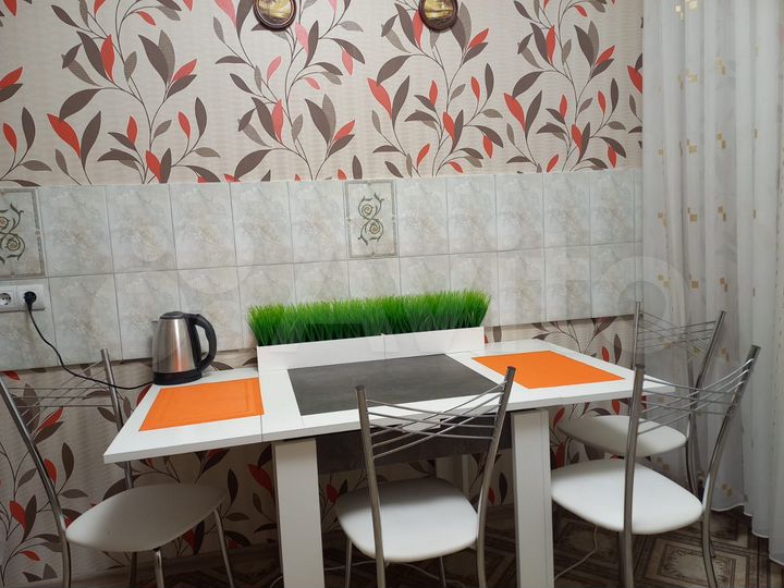 2-к. квартира, 60 м², 1/10 эт.