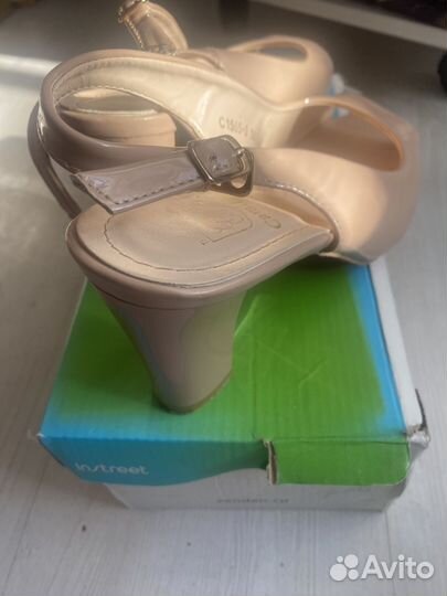 Босоножки женские