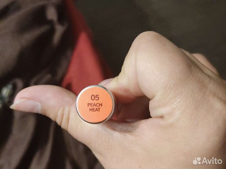 Блеск для увеличения объема губ volume snot