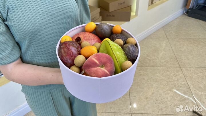 Подарок на праздник (экзотические фрукты)