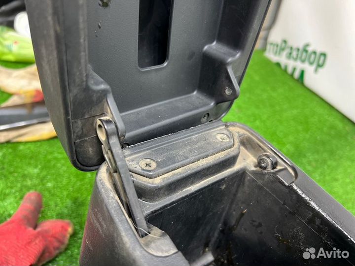 Консоль между сидений Nissan Almera N16 1.5 QG15