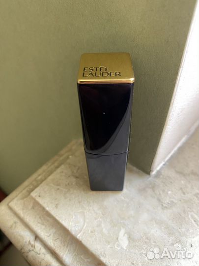 Помада Estee lauder