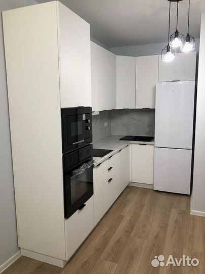 Кухня угловая белая