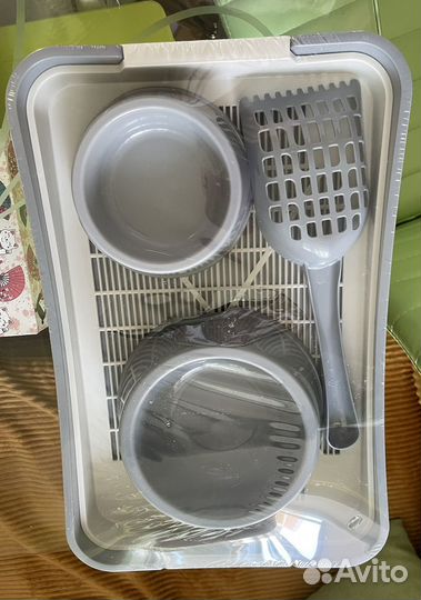 Лоток, миски и когтеточка