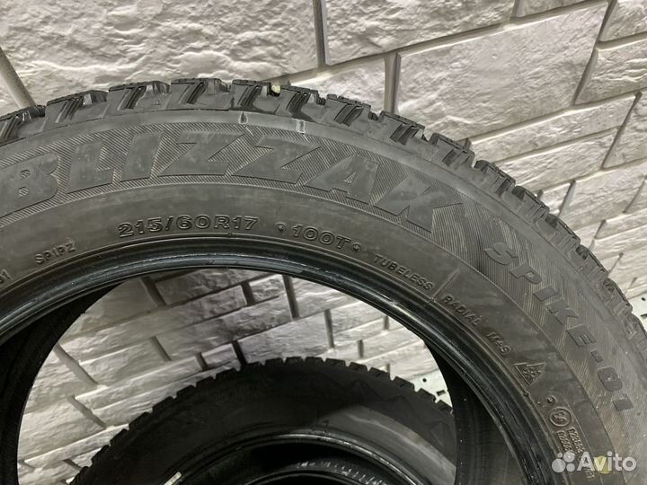 Bridgestone Blizzak Spike-01 215/60 R17