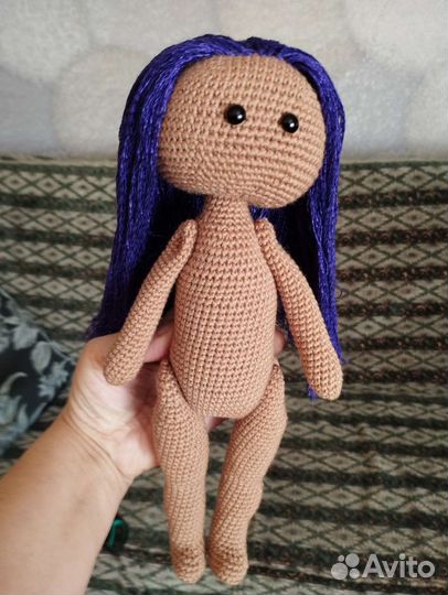 Вязаная кукла ручной работы
