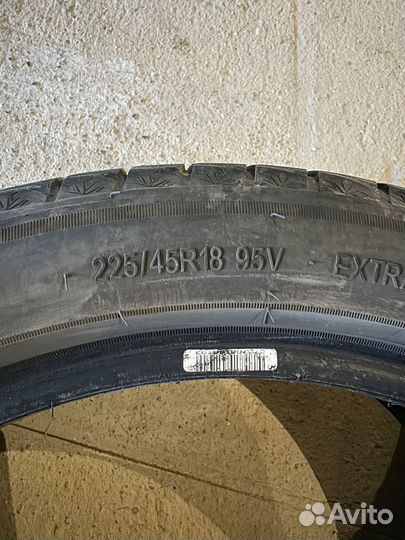 Triangle Snowlink TWT02 225/45 R18