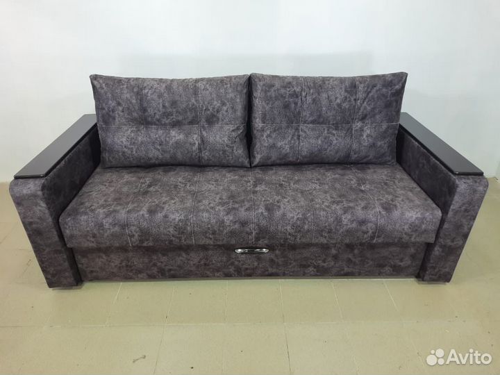 Диван на металлокаркасе