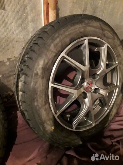 Покрышки Dunlop на дисках (колёса) 4 шт