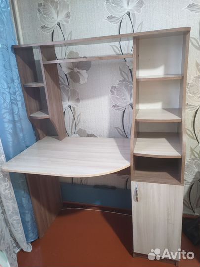 Письменный стол