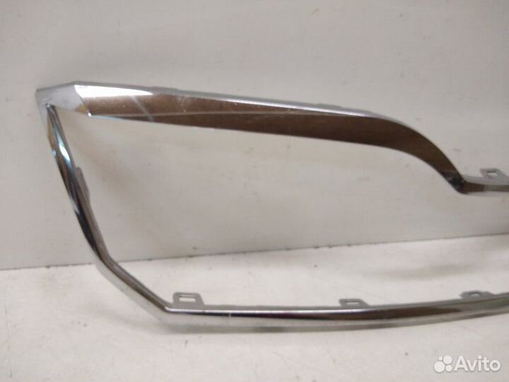 Молдинг решетки радиатора передний Skoda Superb 2