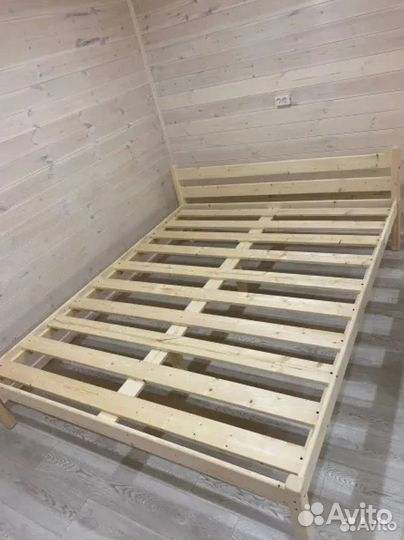 Двуспальная кровать