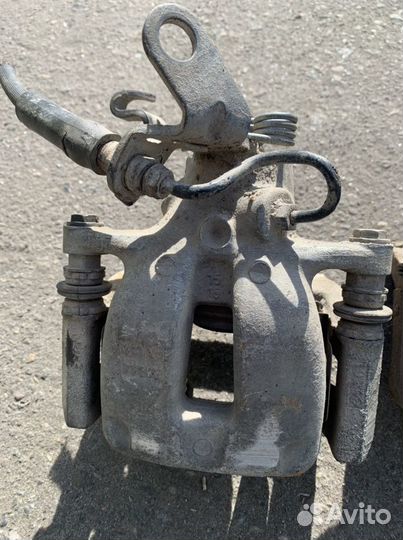 Суппорт тормозной задний Skoda Superb 2