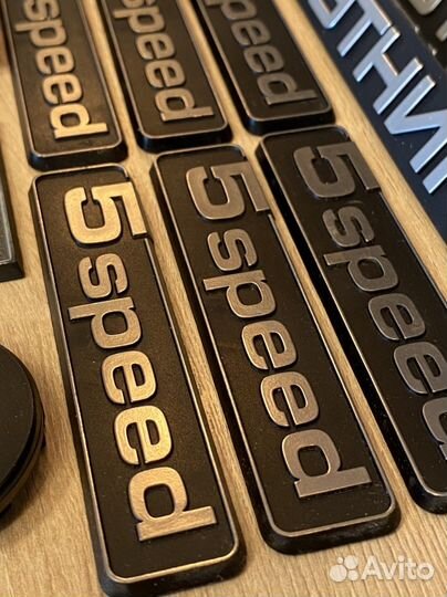 Шильдик от дойчелада 5speed