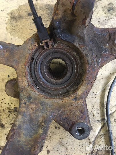 Поворотный кулак передний Renault Kangoo 2 (2208)