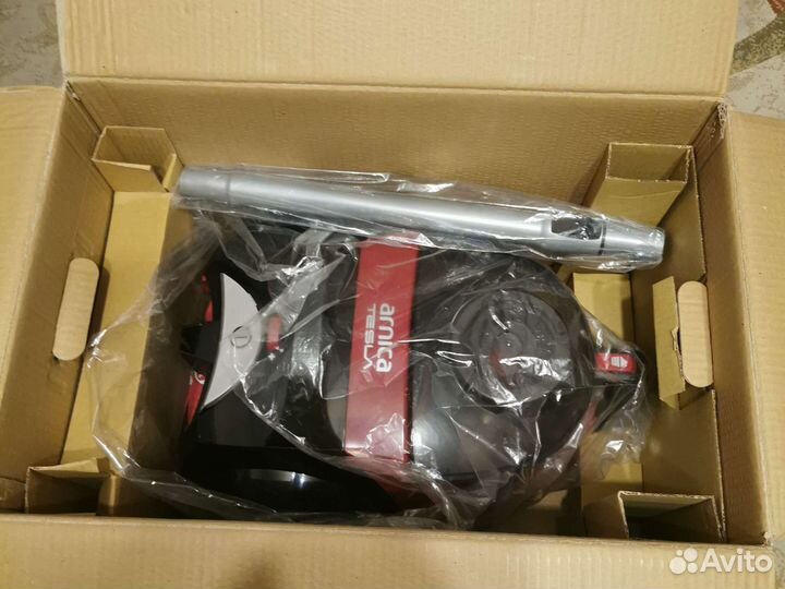 Пылесос Arnica Tesla красный