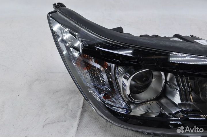 Б/У Б/У Фара передняя правая SsangYong Tivoli