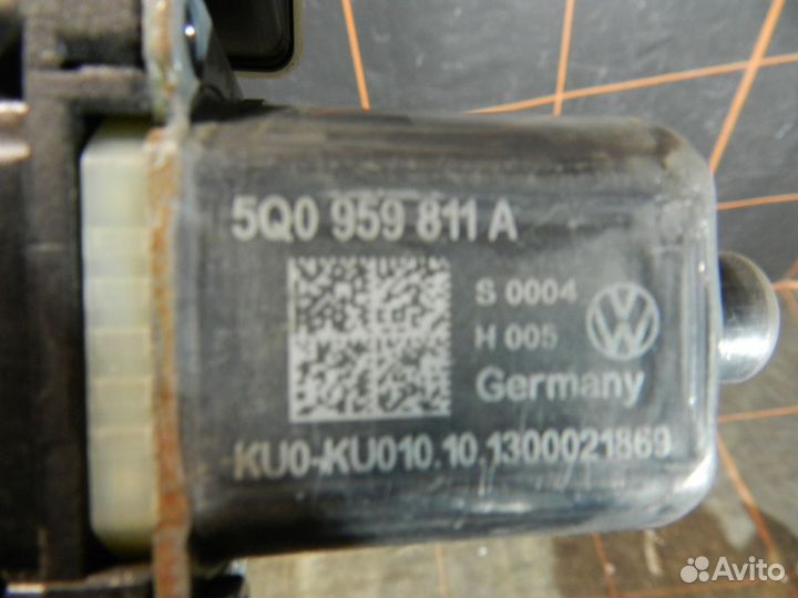 Моторчик стеклоподъемника - Skoda Octavia A7