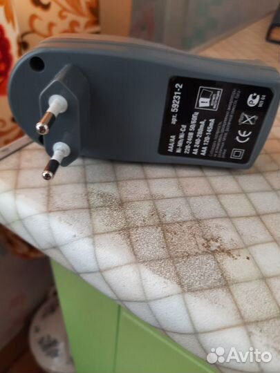 Зарядное устройство и два аккума 2700 емкость