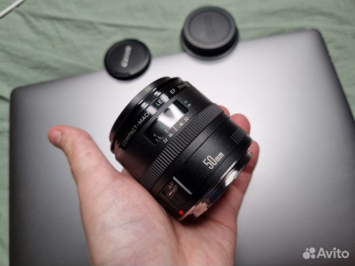 Canon EF 50mm f2.5 macro