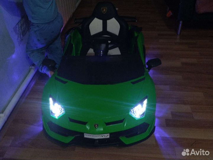 Детский электромобиль новый