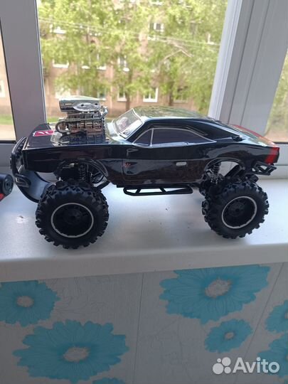 Машинка на радиоуправлении внедорожник