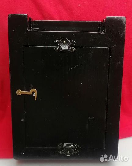 Старинные иконы в киоте