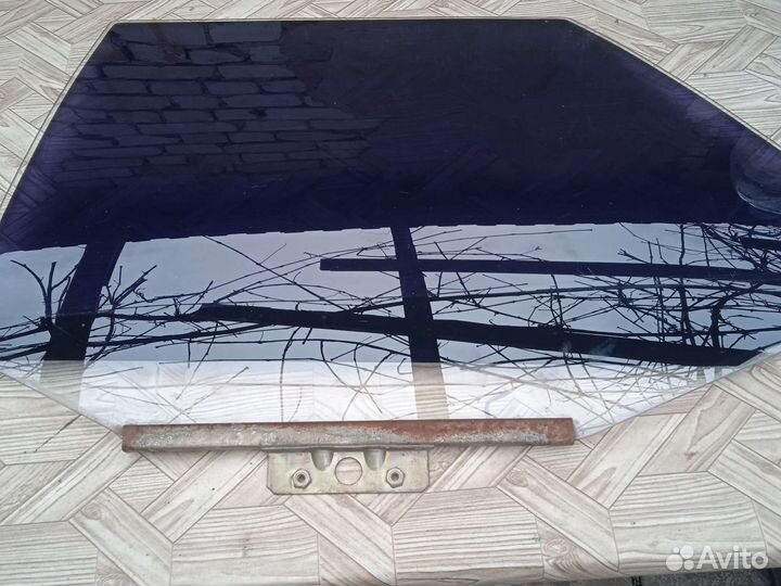 Стекло задднее боковое