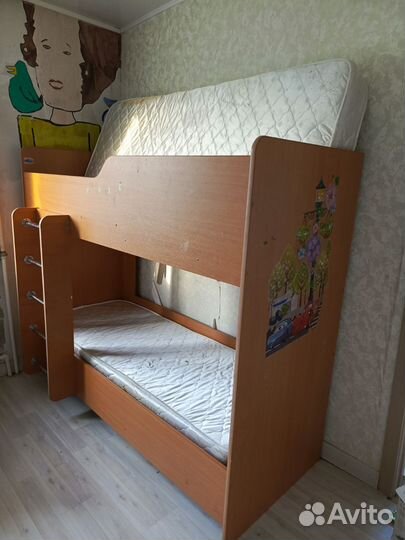 Кровать двухьярусная