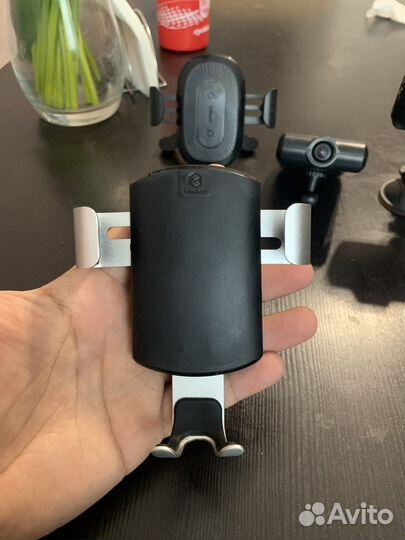 Беспроводная зарядка в автомобиль