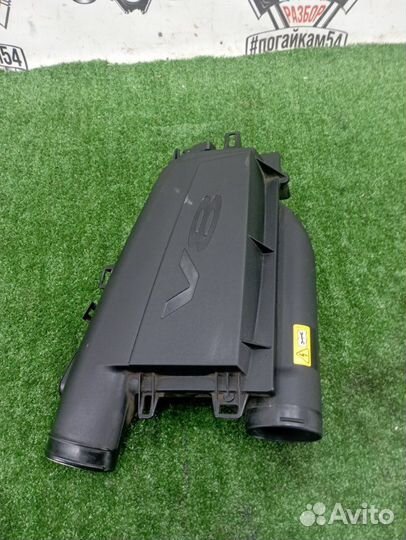 Корпус воздушного фильтра левый Mercedes-Benz