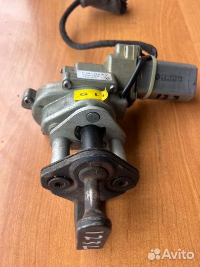 Доводчик двери правый Vw Transporter Multivan T5