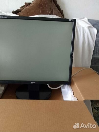 Монитор LG 19