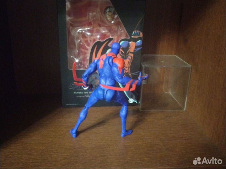 Фигурка человек паук 2099