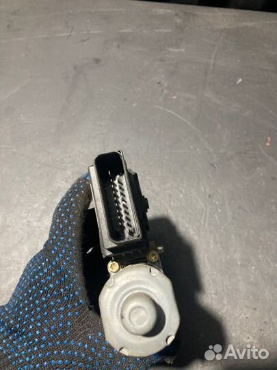 Моторчик стеклоподъемника Volkswagen Passat