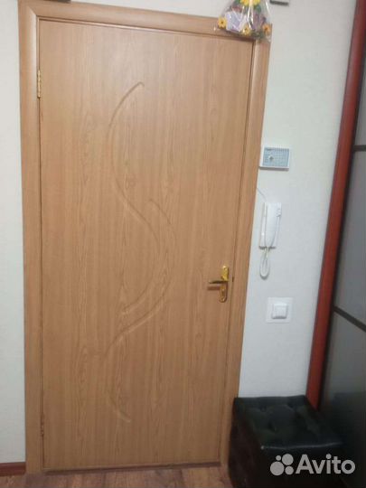 Дверь входная деревянная