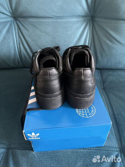 Оригинальные кроссовки forum bold W размер 7 US