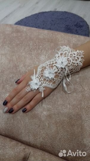 Свадебная кружевная перчатка-браслет ручной работы