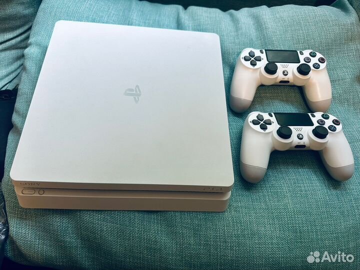 Sony PS4 slim, 450 игр в идеале 2 джоя белая white