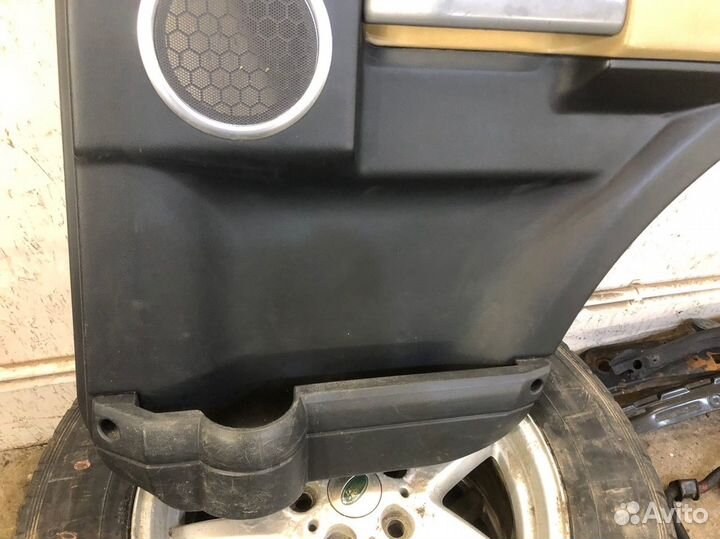 Обшивка дверная задняя правая Discovery III