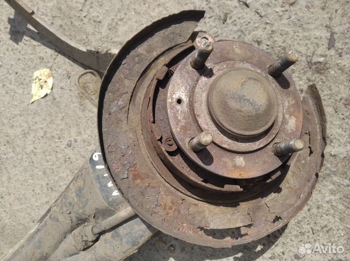 Задний левый кулак Митцубиси лансер 9