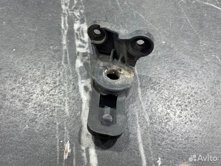 Крепление левой фары Lexus LX570 (2012-2015)