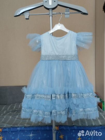 Платье на девочку праздничное
