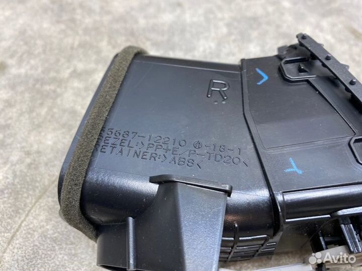 Дефлектор воздуховода правый Toyota Corolla E140