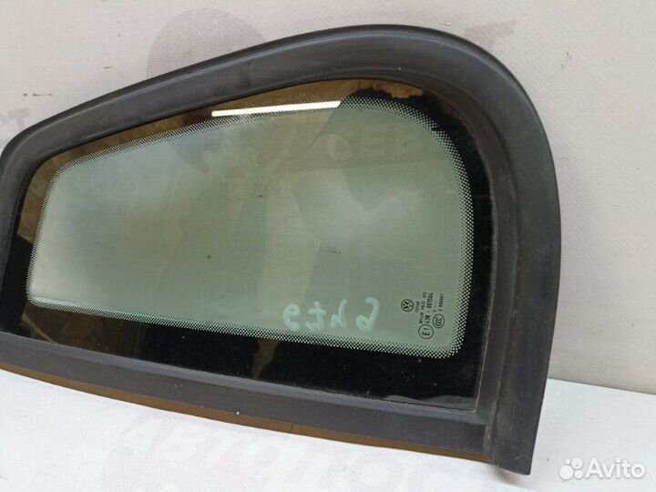 Стекло собачника левое заднее Volkswagen Tiguan