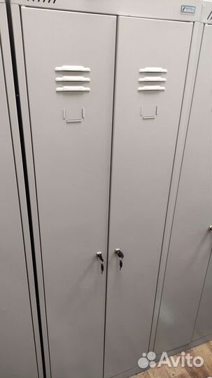 Шкаф для одежды металический двухстворчатый
