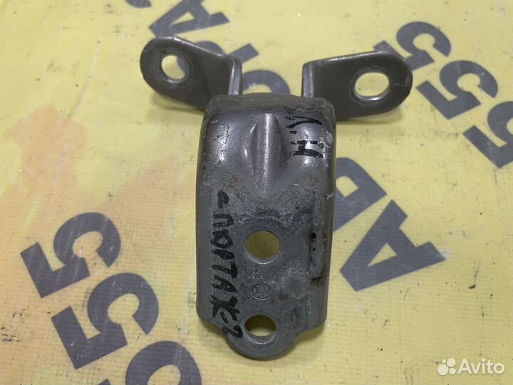 Петля двери задняя левая нижняя Kia Sportage 2