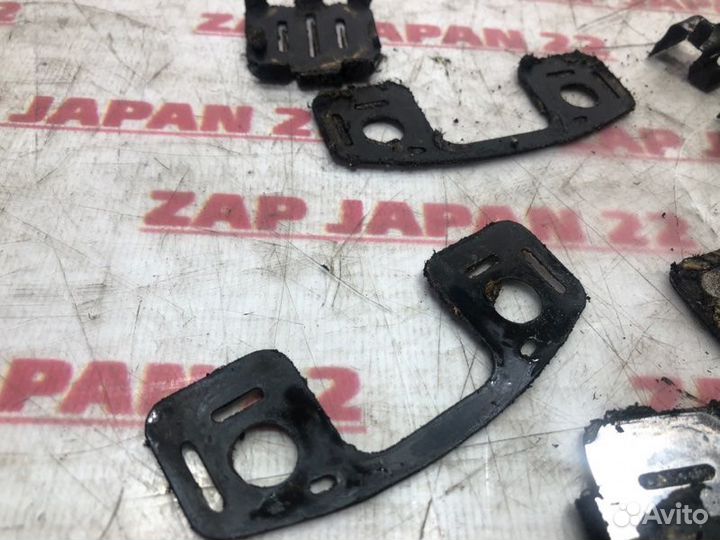 Зажим тормозных колодок задний Mitsubishi Airtrek