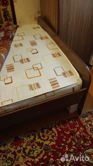 Кровать полутороспальная бу с матрасом